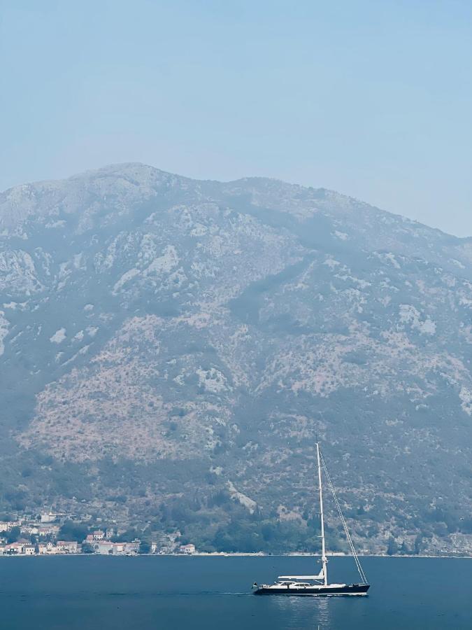 Chic Sea Front Apartment With Breathtaking Kotor Bay View Donji Stoliv Zewnętrze zdjęcie